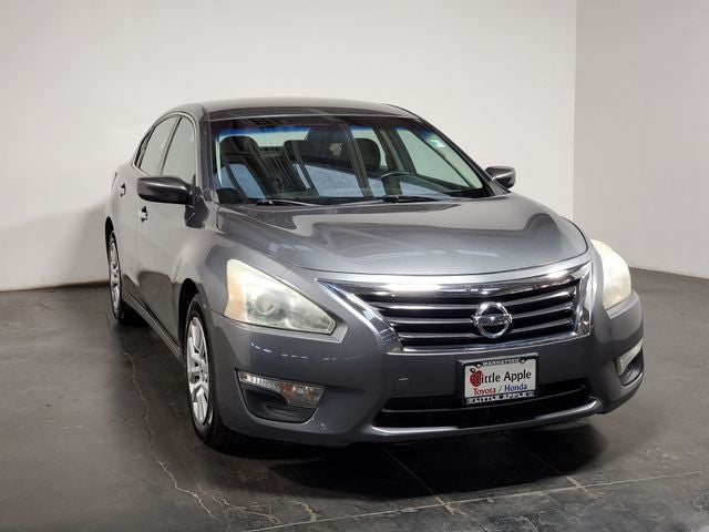 Used 2015 Nissan Altima S with VIN 1N4AL3AP9FN364069 for sale in Manhattan, KS