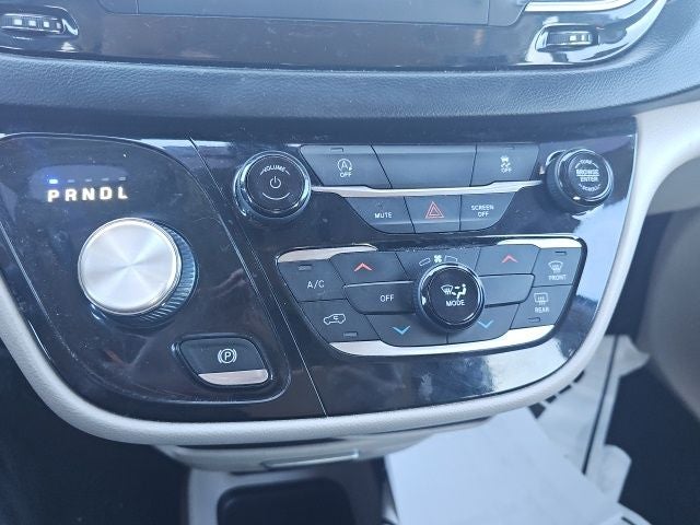 2020 Chrysler Voyager L