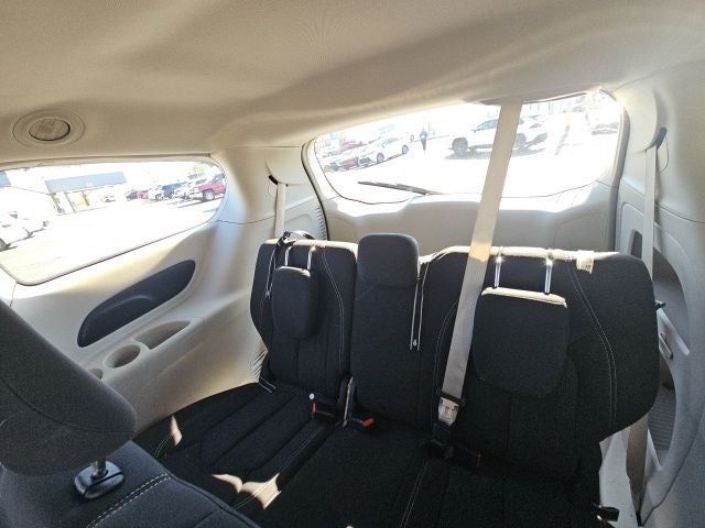 2020 Chrysler Voyager L