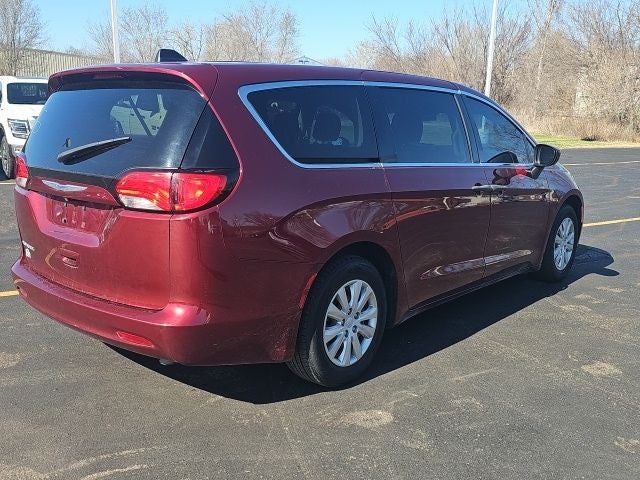 2020 Chrysler Voyager L