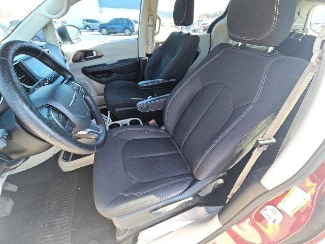 2020 Chrysler Voyager L