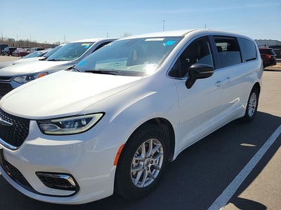 2025 Chrysler Pacifica Select