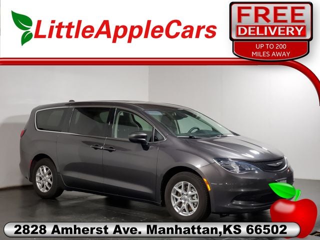 2023 Chrysler Voyager LX's photo