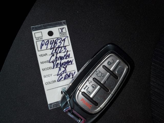 2023 Chrysler Voyager LX