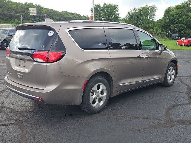 2017 Chrysler Pacifica Touring L Plus