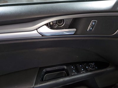 2016 Ford Fusion Hybrid SE