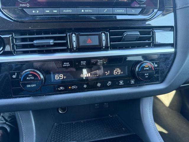 2025 Nissan Pathfinder SV