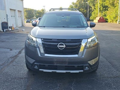 2022 Nissan Pathfinder SL