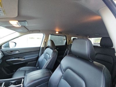 2022 Nissan Pathfinder SL