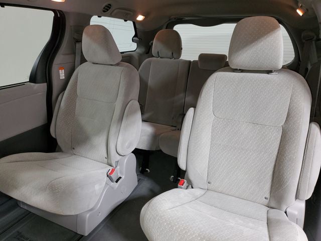 2020 Toyota Sienna LE 7 Passenger