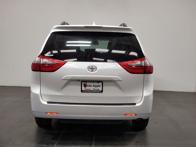 2020 Toyota Sienna LE 7 Passenger