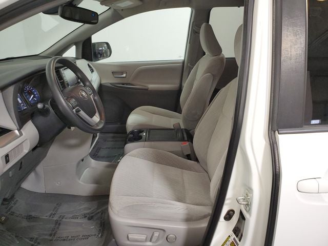 2020 Toyota Sienna LE 7 Passenger