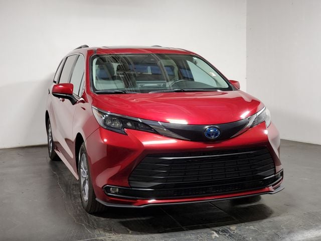 2025 Toyota Sienna XLE 7 Passenger