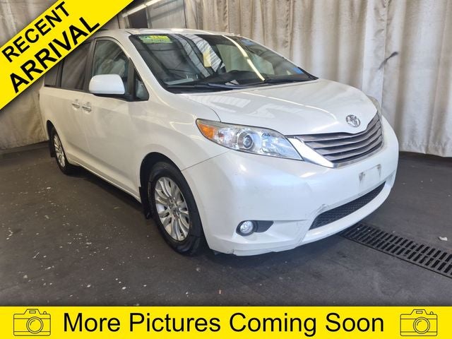 2017 Toyota Sienna XLE Premium 8 Passenger