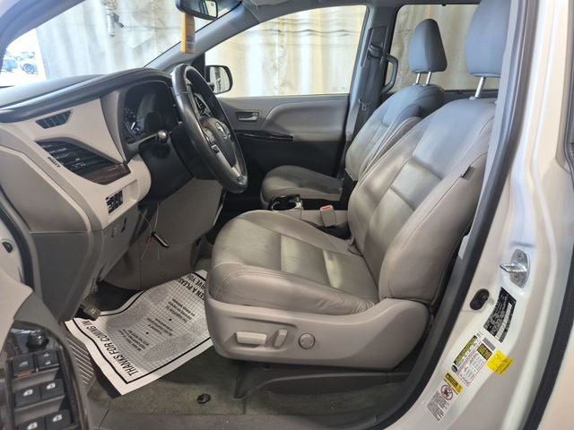 2017 Toyota Sienna XLE Premium 8 Passenger