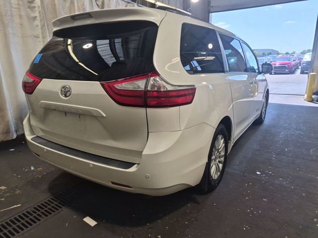2017 Toyota Sienna XLE Premium 8 Passenger