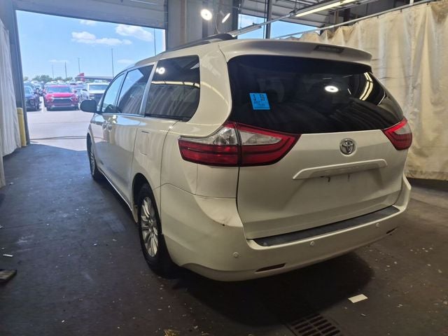 2017 Toyota Sienna XLE Premium 8 Passenger