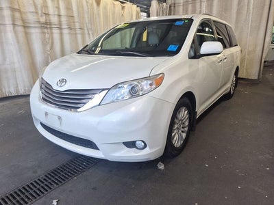 2017 Toyota Sienna XLE Premium 8 Passenger