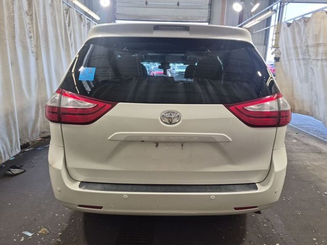 2017 Toyota Sienna XLE Premium 8 Passenger