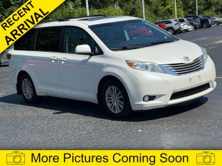 2017 Toyota Sienna XLE Premium 8 Passenger