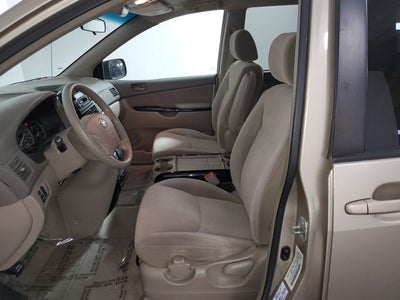 2004 Toyota Sienna LE